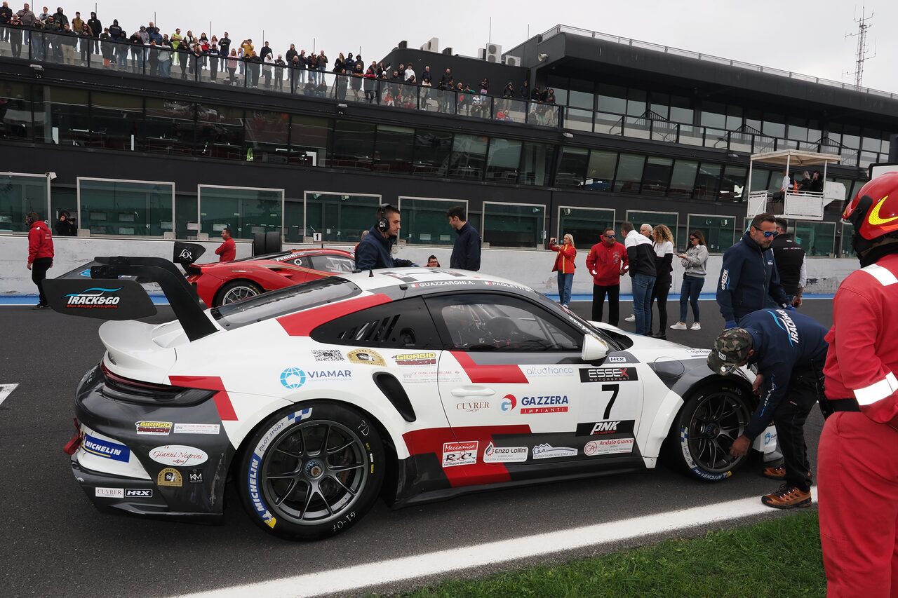 La n. 7 schierata in griglia a Misano con la squadra