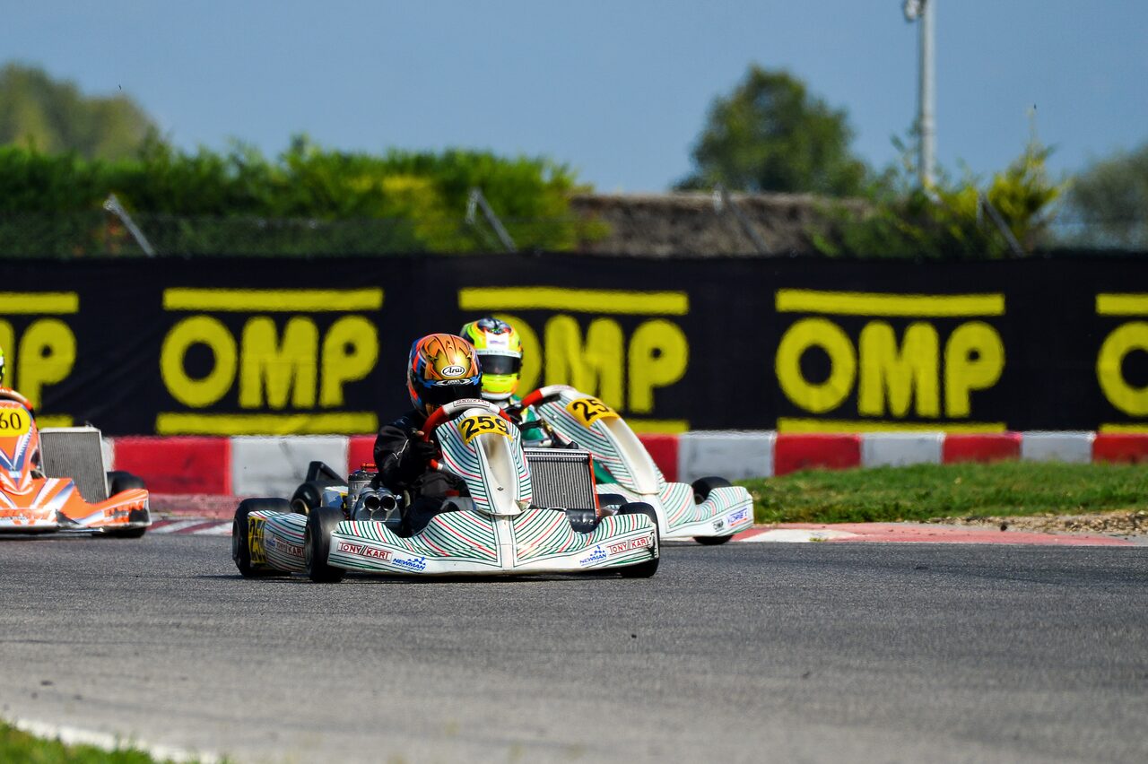 Alessio Guazzaroni in kart in pista