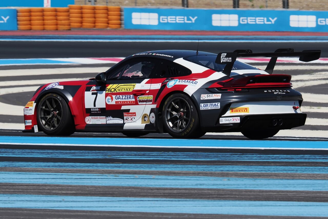 La Porsche n. 7 di Alessio Guazzaroni in pista al Paul Ricard, luglio 2026